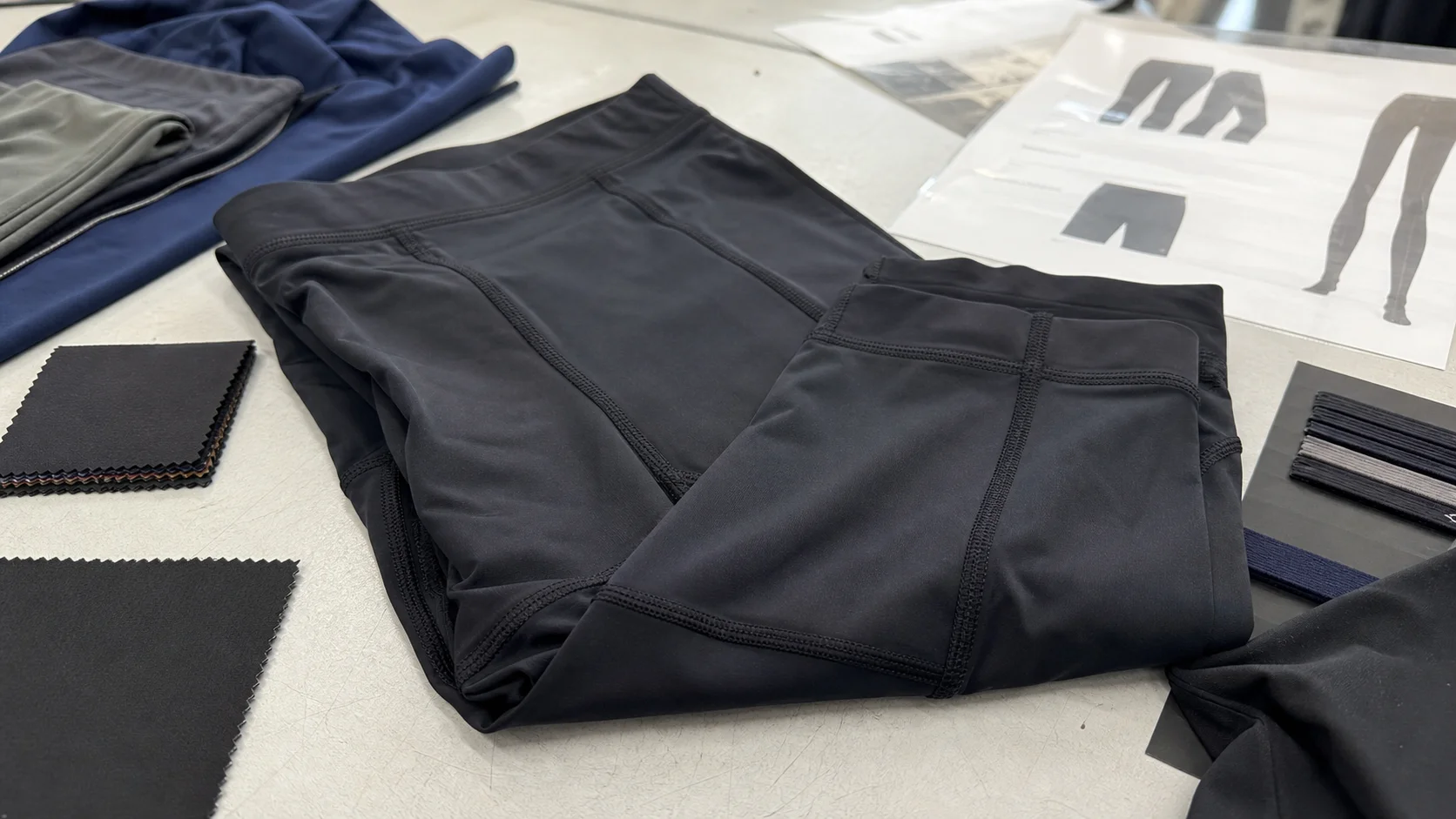 OEM Compression Leggings with Reinforced Seams for Retailers